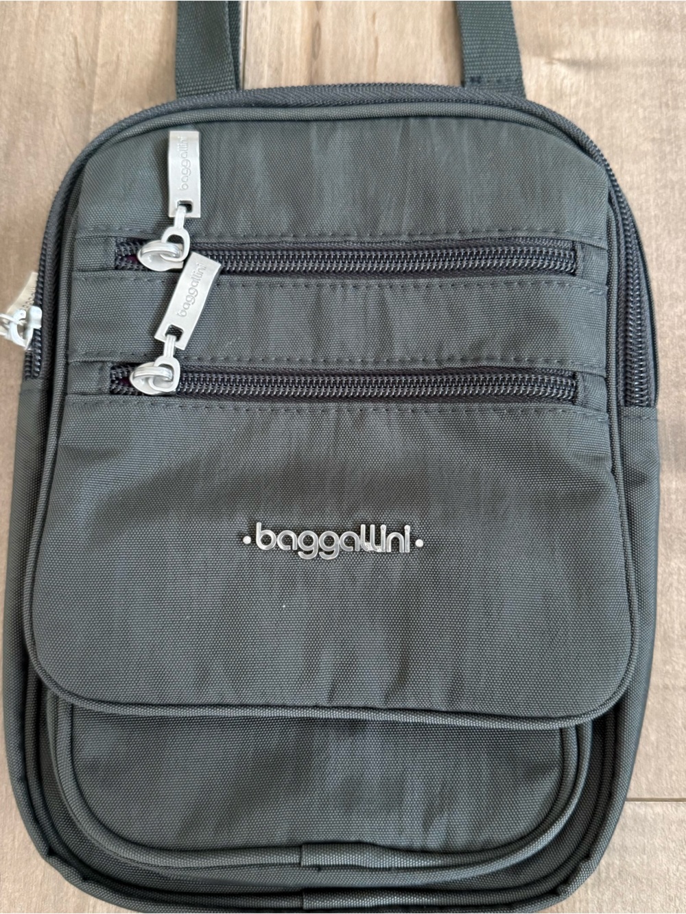 Baggallini RFID Journey Crossbody Bag Travel Adjustable Pocket Zip Dark Gray EUC - Picture 2 of 10